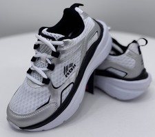 reebok shoes for boys size 2 white  black  very light and comfortable