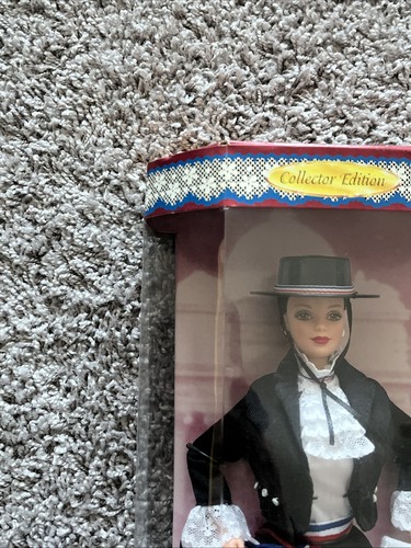 VTG Chilean Barbie Doll Dolls of World #18559 Collector Edition 1997 Chile - Picture 6 of 9