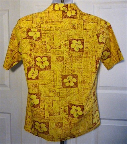 1960s Hooaloha Made in Hawaii Tapa Print Shirt Size Small Very Nice Shape! Look! - Picture 3 of 11