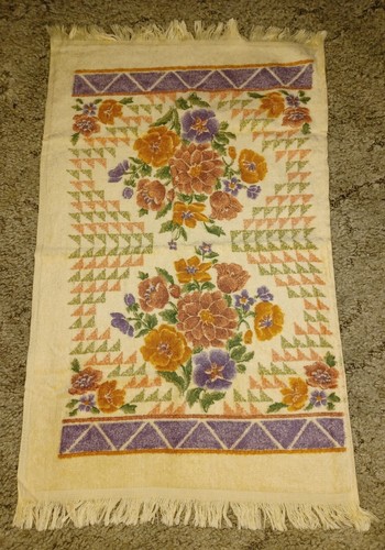 Vintage Towel Set of 3 Lady Pepperell Beige Purple Green Floral Washcloth - Picture 4 of 7