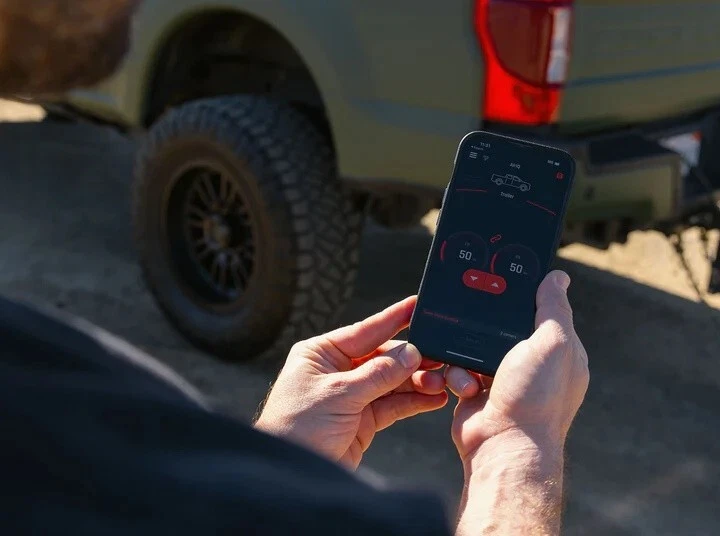 Compresor de aire inalámbrico ReadyLIFT ReadyAir Bags LOGIQ para Silverado Sierra 1500 Foto 4 de 4