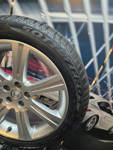 Jaguar Winterräder Pirelli Sottozero 245/45 R18 & 275/40 R18 (R-06) - Bild 4 von 9