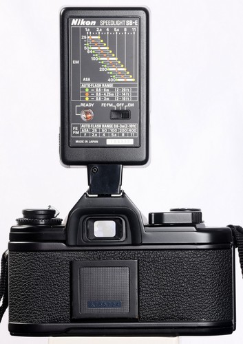 Nikon EM 35mm Film SLR c/w Nikon Series E 50/1.8 STD Lens & SB-E Speedlight Kit - Picture 5 of 13