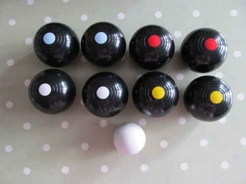 VINTAGE B & A CARPET BOWLS - THE INDOOR CARPET GAME " BANDA " WITH 2.5" BOWLS - Picture 3 of 8