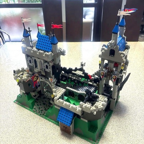 LEGO System 6090 Royal Knight's Castle Discontinued 1995 Castle block toy Rarity - Picture 3 of 4