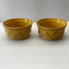 Grestel Portugal Stoneware SAFFRON Round Ramekin Custard Bowls Embossed Utensils