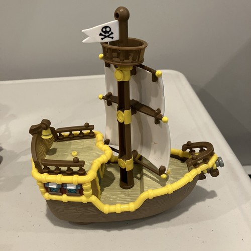 Disney Jake and the Neverland Pirates Mini Bucky Treasure Shipwreck Playset - Picture 3 of 12