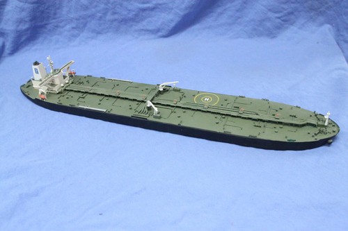 1:700 Modellbausatz Schiff großer Tanker Eigenbau gebaut - bemalt - Bild 2 von 3