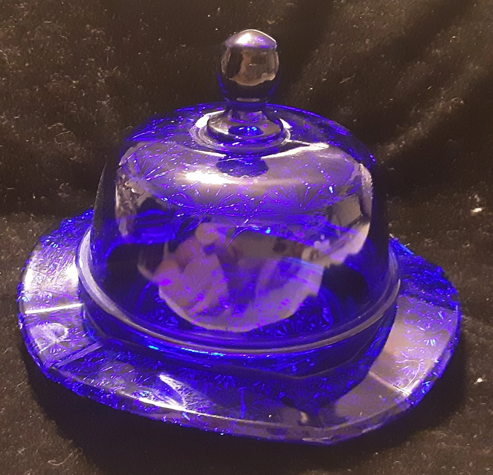 Vintage COBALT BLUE DAISY & BUTTON RUFFLED COVERED CHEESE /BUTTER DISH