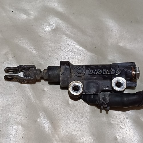 GENUINE YAMAHA FZS600 FAZER 1998 -2001 REAR BRAKE MASTER CYLINDER - Picture 2 of 7