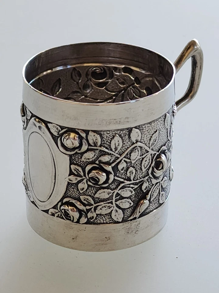 Taza Bebé Vaso Rosas Repujadas Sin Monograma Adolf Kander Continental Plata Foto 3 de 4