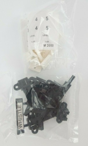 NEW Hornby OO Gauge Line-Side Accessories Job Lot. Huts, Water Crane, Telegraphs - Picture 5 of 6