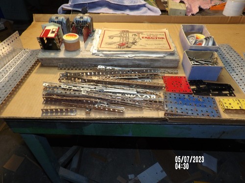 1 or 2 Vintage Gilbert Erector Sets 1939 2 motors 2 books - Picture 16 of 23