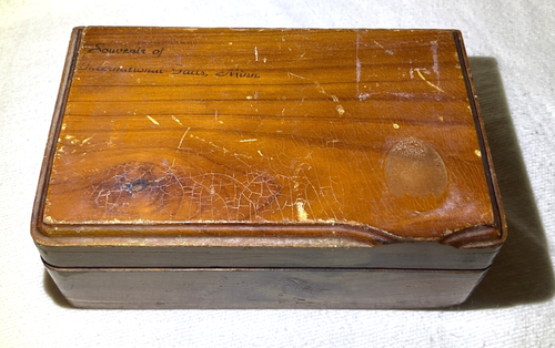 Small VTG Wood Chest Box Trinkets Jewelry “Souvenir of International Falls Minn. - Picture 2 of 9
