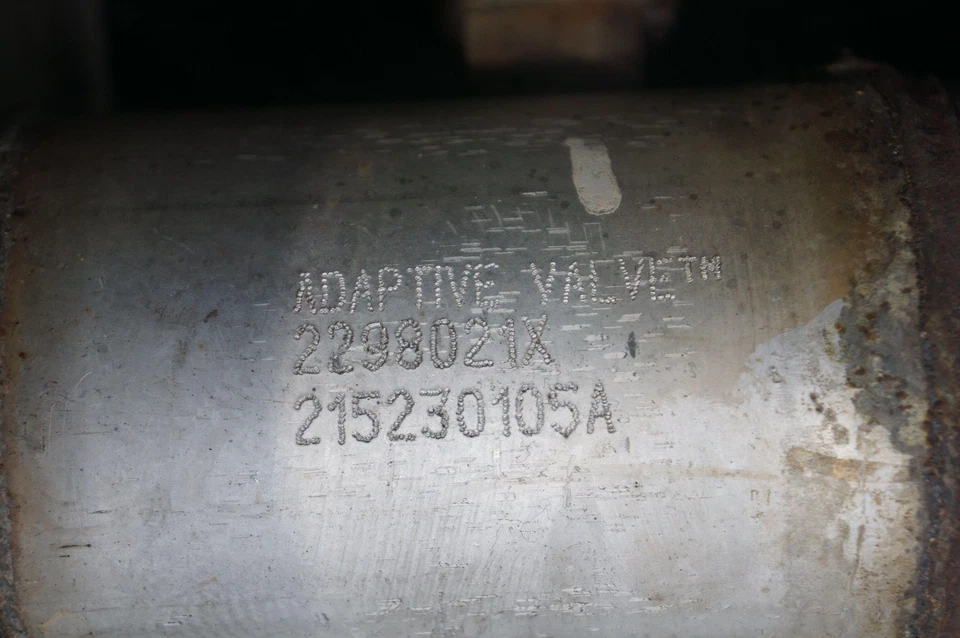 Silenciador de escape delantero OEM 85653997 Cadillac Escalade Esv 2021-2024 Foto 2 de 4