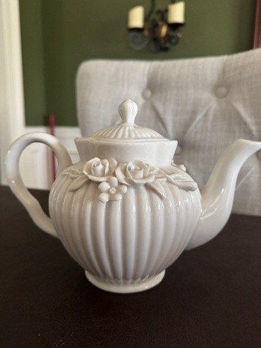 I. Godinger & Co. Weiß Rosmarin Teekanne Kaffeekanne Tablett Milchkännchen Rosen Teeservice - Bild 13 von 20