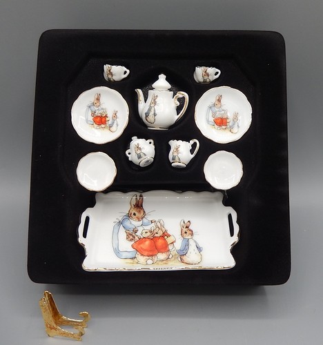 Reutter Porzellan Miniature Porcelain Peter Rabbit Teapot Tea Service Set 1:10 - Picture 3 of 10