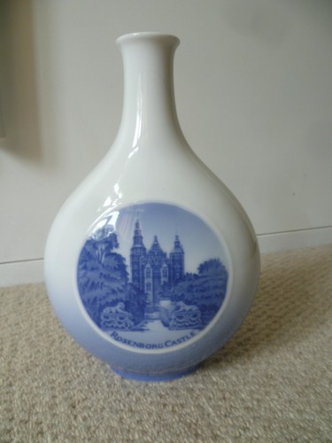 BELLISSIMA BOTTIGLIA/VASO ROSENBORG CASTELLO REALE DI COPENHAGEN 4378 - GUARDA!