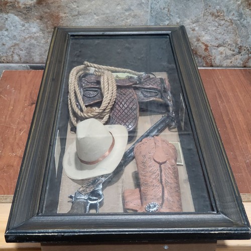 Caja de sombra de vaquero exhibición miniatura silla de montar rifle sombrero botas diorama suroeste - Imagen 7 de 13