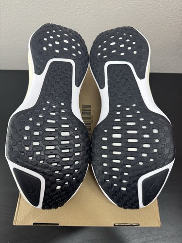 Nike ZoomX Invincible Run Flyknit 3 ‘Black White’ DR2615-001 Men’s 10.5 No-Lid - Picture 6 of 8