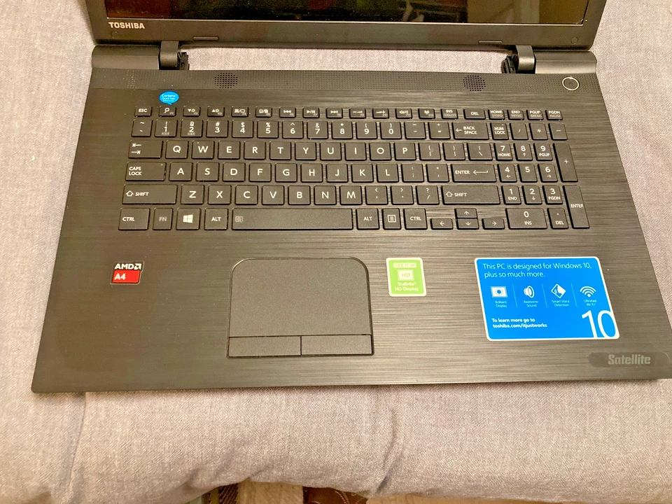 * PIEZAS * TOSHIBA SATELLITE C75D-C7217 AMD A6-7310 - Sin RAM - Sin HD - Sin batería Foto 3 de 4