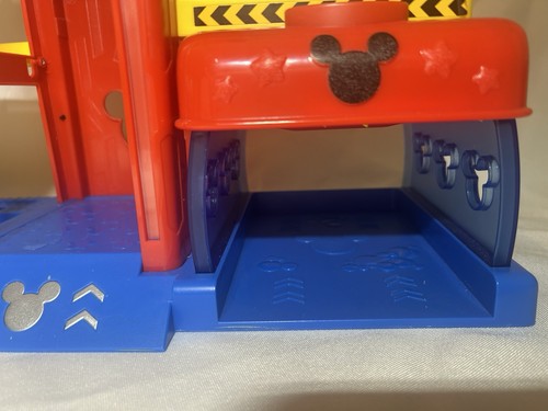 Mickey Mouse Ready to Race Garage Lights/Sound Work & Both Color Changing Cars - Picture 7 of 20