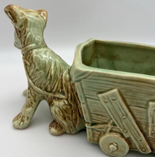 Maceta de colección McCoy Art Pottery carro tirador de perros - Imagen 6 de 18