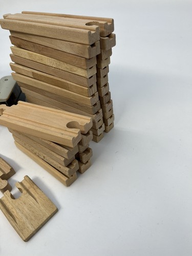 Wooden Train Track Lot Railway Set Thomas The Train 40-Pieces & Train - Picture 6 of 8