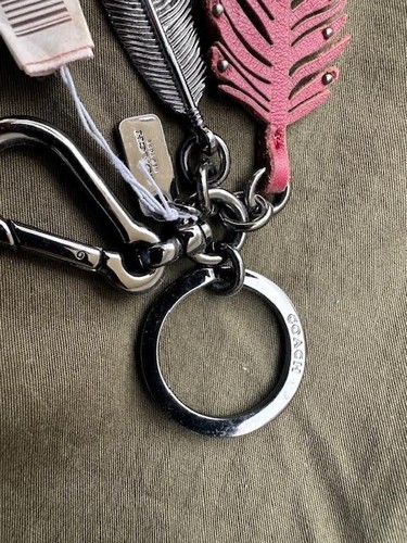 COACH DAHILA RUST COLOR FEATHER AND METAL FEATHER KEY RING.*******NWT*** - Picture 3 of 3