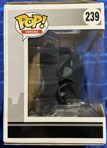 FUNKO POP VINYL DC HEROES DELUXE 239 BATMAN HUSH BLACK & WHITE BNIB + PROTECTOR - Picture 5 of 7