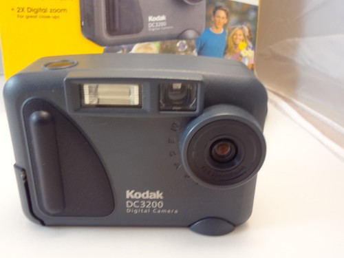 Kodak DC 3200 Digital Camera Mega Pixel - Gray - *** Broken Battery Door *** - Picture 6 of 11
