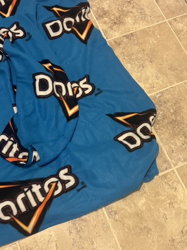 Snuggie Cool Ranch Doritos 71"X54" Blanket With Sleeves - Picture 5 of 7