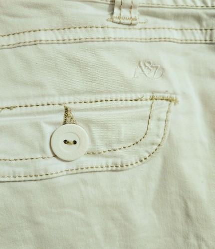 Women's Aeropostale Shorts Capris White w/ Tan Stitching Stretch Size 1/2 - Picture 4 of 4