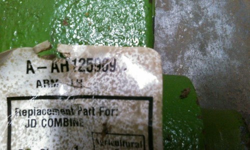 JOHN DEERE, A&I AH125969 LEFT HAND SHAKER ARM, - Picture 2 of 2