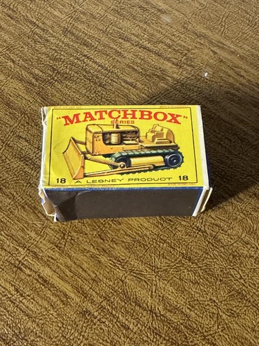 Matchbox 1961 Caterpillar Bulldozer MB 18 with Box. Tracks Frozen Don’t Move. - Picture 6 of 9