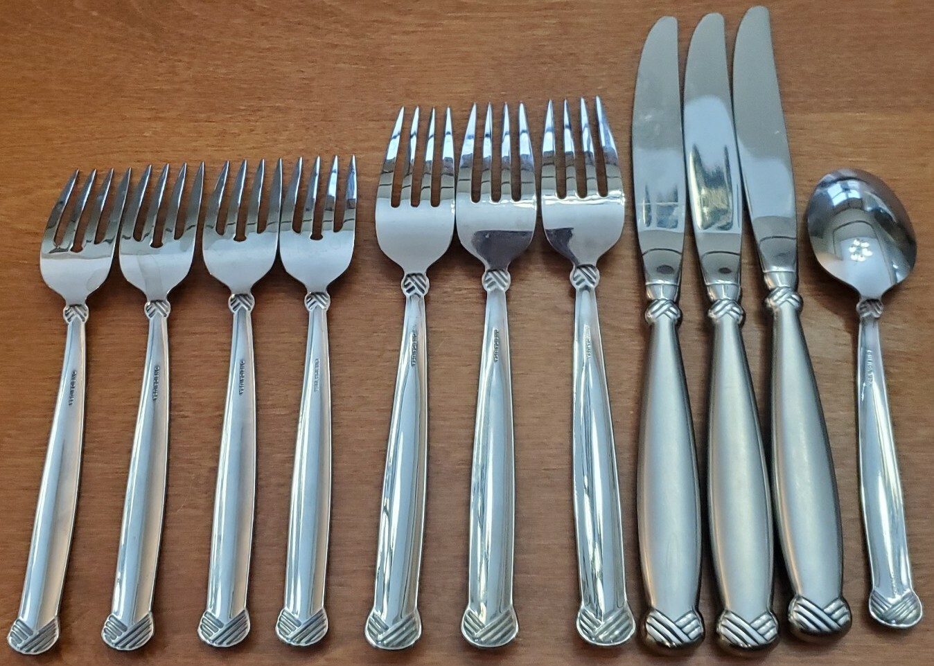ONEIDA RATTAN SET FORK TEASPOON KNIFE SALAD 11 pc GLOSSY STAINLESS