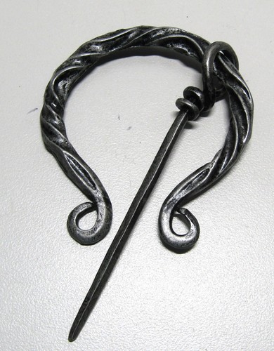 Ladycrow Scotland Pewter Thistle Scarf Ring Hand Crafted NIB - Picture 4 of 5