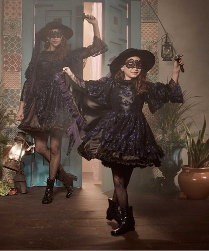 NWT CHASING FIREFLIES GIRLS SIZE 8 MIDNIGHT BANDIDA ZORRO COSTUME/HAT/CAPE/MASK - Picture 6 of 7