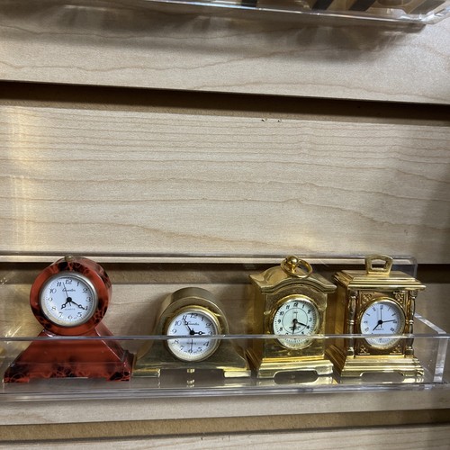 ASSORTED LOT OF 20 BATTERY OPERATED DESK TOP MINI CLOCKS Pre-Owned - Picture 5 of 7