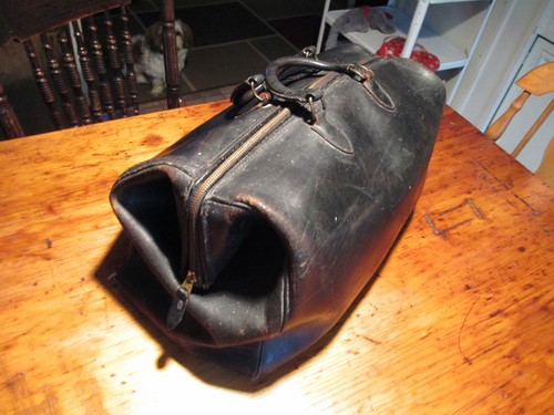 antique Dr.bag black leather small size Excellent condition doctor's bag NICE! - Picture 2 of 7