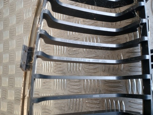 Kühlergrill vorne links - BMW 1er II (2) F20 F21 - 7239021 - Bild 6 von 6
