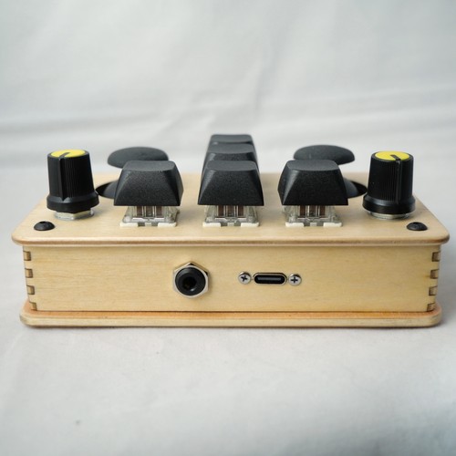 madMidi Wood Enclosed Wireless Midi Controller - Picture 5 of 5
