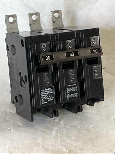 ITE Siemens B330 30 Amp 3 Pole 3 Phase 240V  Bolt on  Circuit Breaker  FLAW Chip