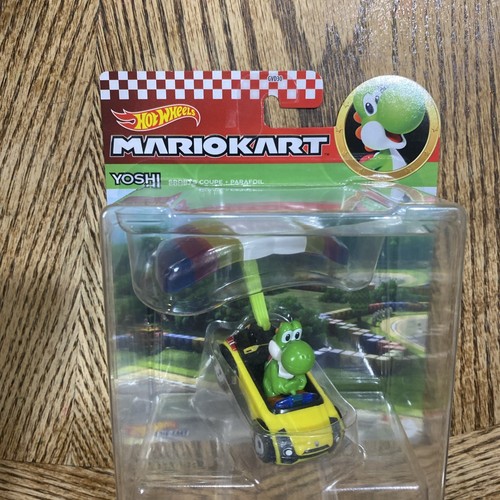 Hot Wheels Mario Kart Yoshi Sports Coupe Parafoil Glider