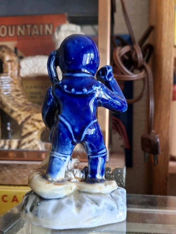 Antigua pecera antigua vintage de acuario cerámica azul buzo lucha anguila amarilla Foto 4 de 4