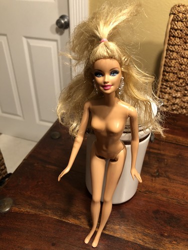 SASHA 16” Doll Long Green Dress, Blonde. England - Picture 12 of 15