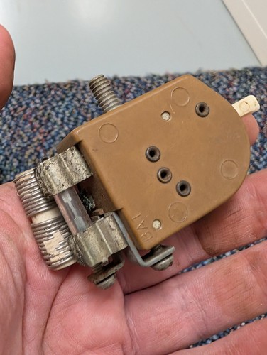 Interruptor de calefacción de tablero de camión utilitario y comercial Chevrolet Pass 34-54 usado 3126693 - Imagen 15 de 15