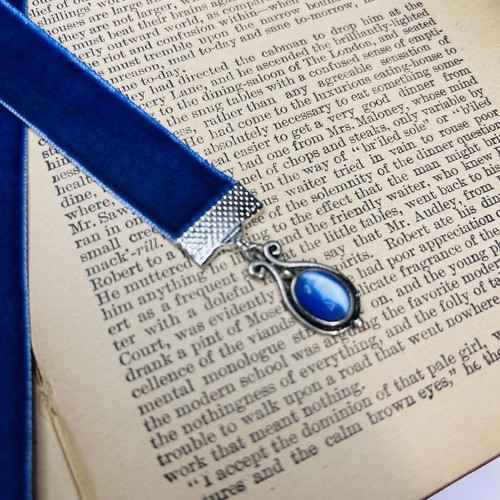 Handmade Velvet Bookmark Repurposed Vintage Jewelry One of a Kind Bookish Gift - Imagen 3 de 3