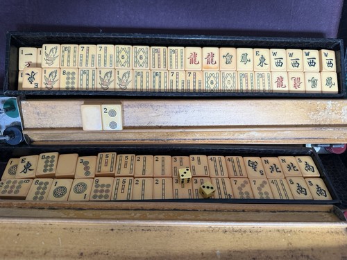 VTG Mah-Jongg Set -141 Butterscotch Bakelite Tiles Racks + More - Picture 4 of 6