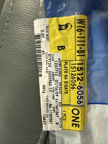 1999-2007 Chevrolet Silverado Tahoe Suburban Trailblazer Tailgate Emblem OEM NEW - Picture 4 of 4